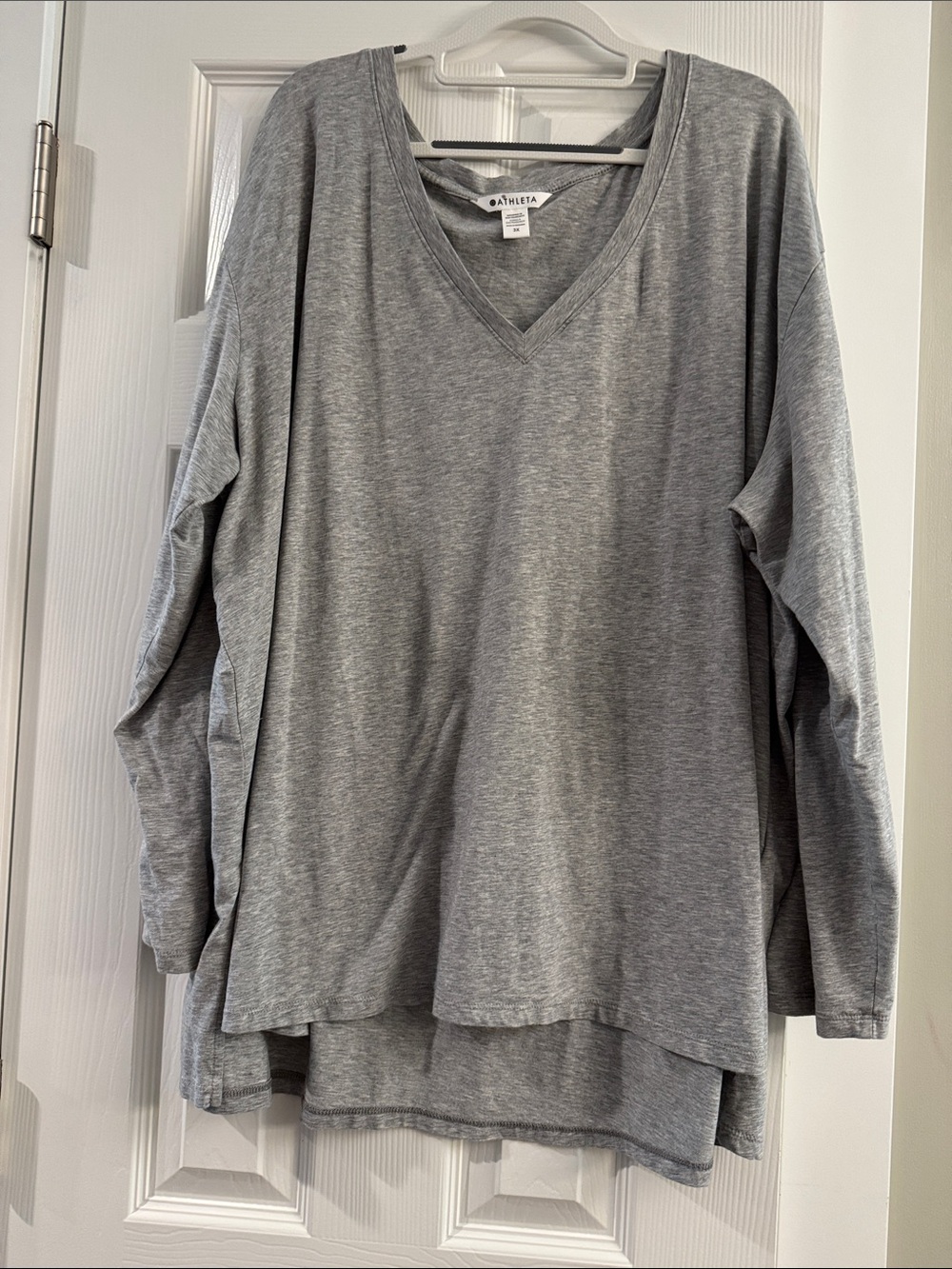 Athleta Light Gray V-Neck Long Sleeve Tunic Top